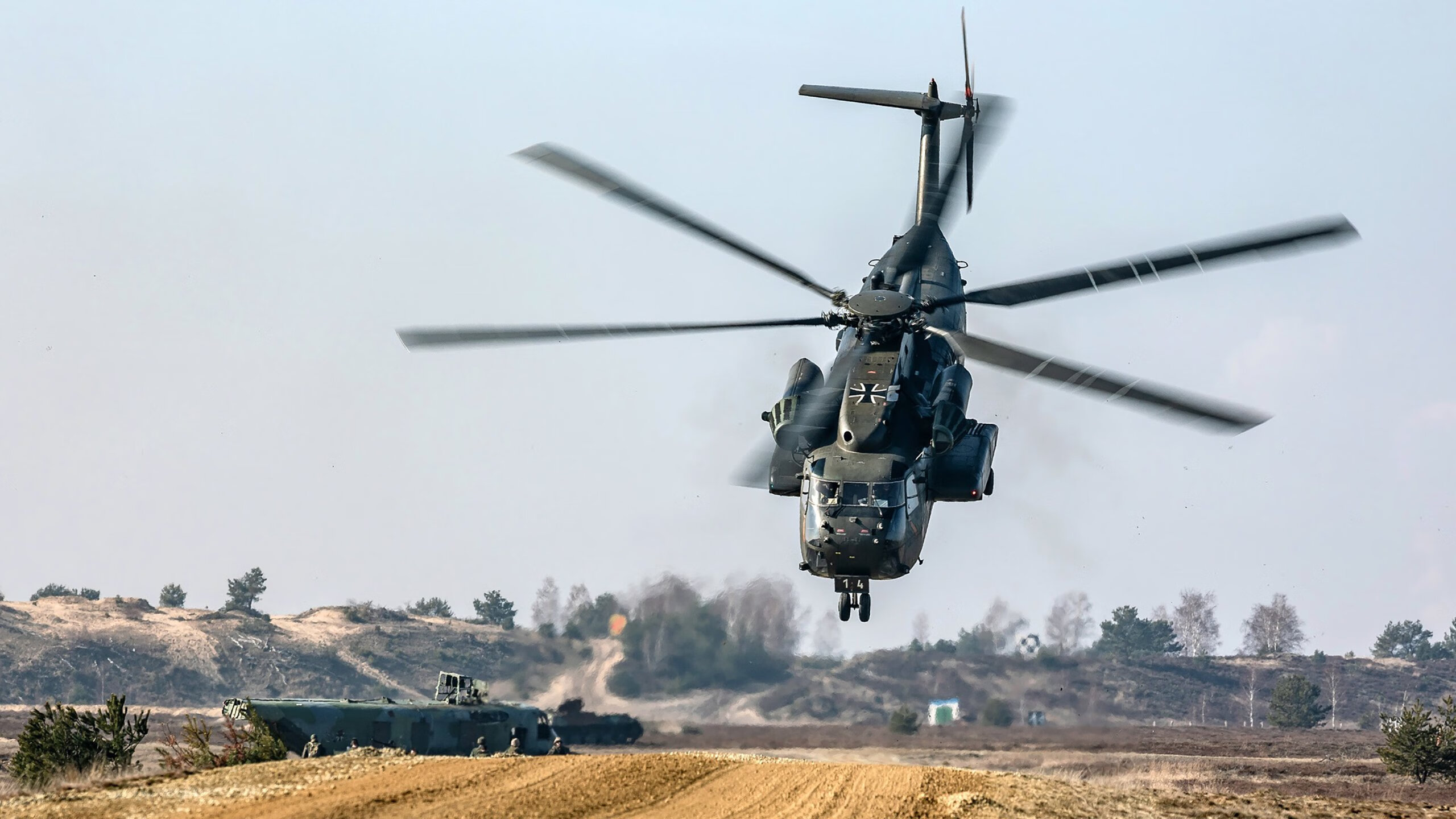 九游下载官网-_青年冲浪竞速赛：浪尖上的青春角逐_，青少年冲浪培训班