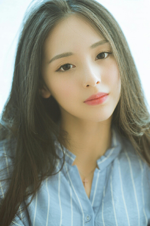 英超战术演变趋势:高压逼抢与快速反击并重,英超高位压迫